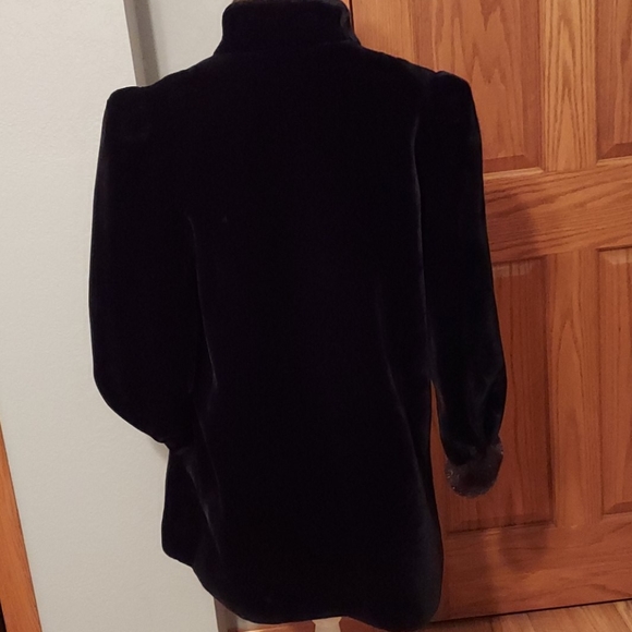 faux fur coat, sz M, black - Picture 4 of 7